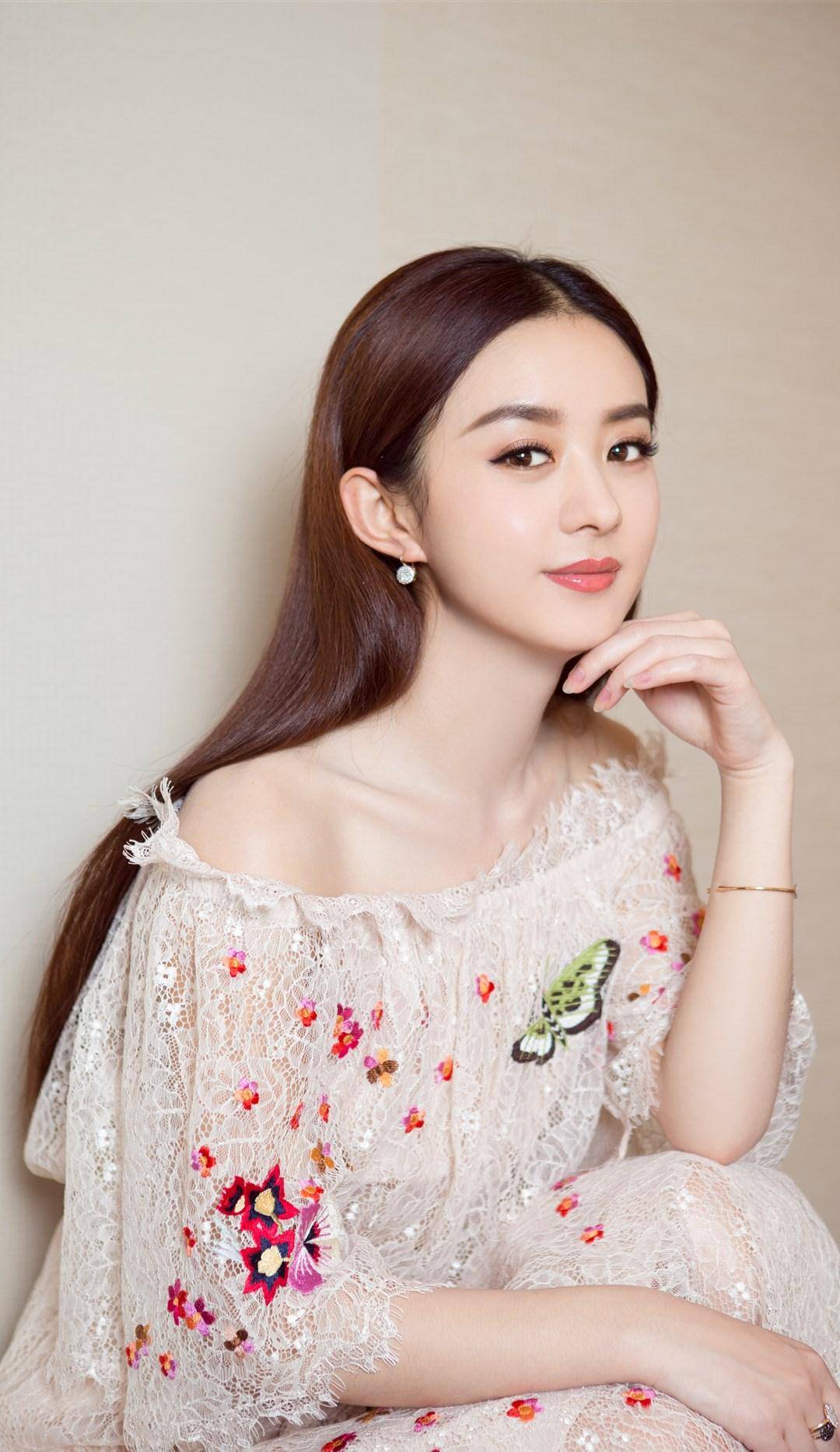 对于一个女演员来说有多难?一个陌生人给了应采儿钱,杨幂拒绝被替换为副导演