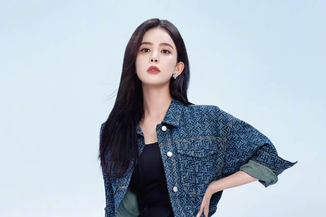 韩雪分享了海边的美丽照片,身材婀娜动人,40岁的她依然美丽如少女